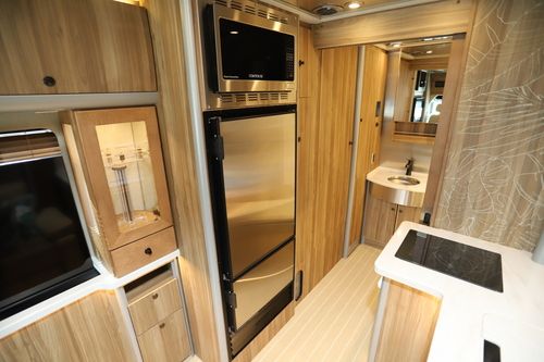 2024 Airstream Atlas Tommy Bahama E1