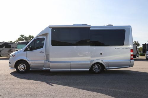 2025 Airstream Atlas MURPHY SUITE