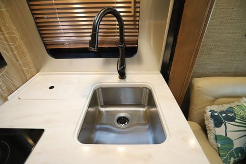 2024 Airstream Atlas Tommy Bahama E1