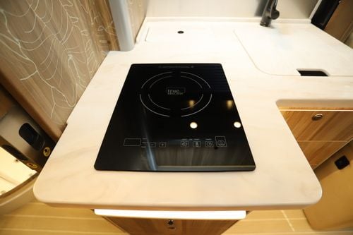 2024 Airstream Atlas Tommy Bahama E1