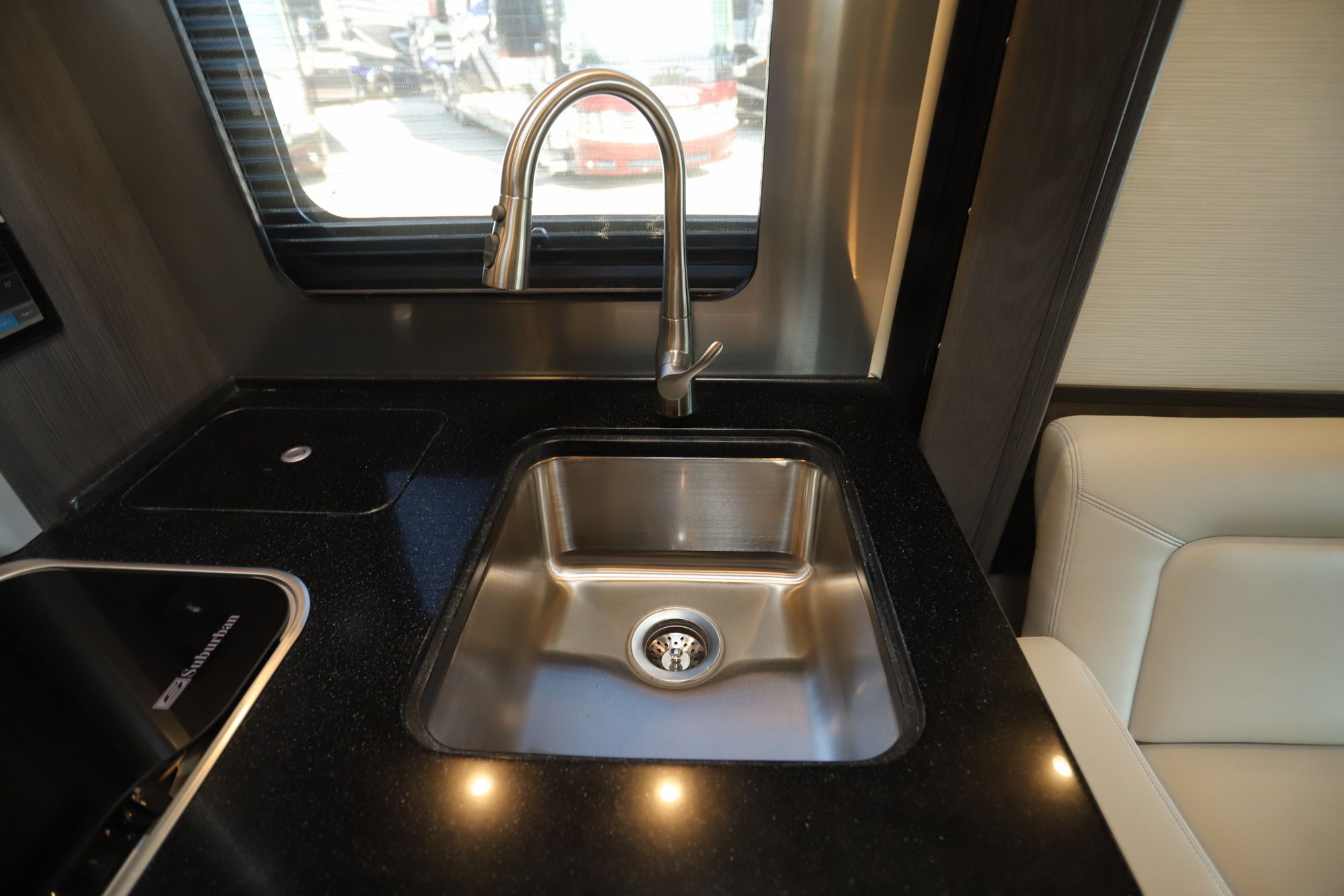 2025 Airstream Atlas MURPHY SUITE Class C Used  For Sale