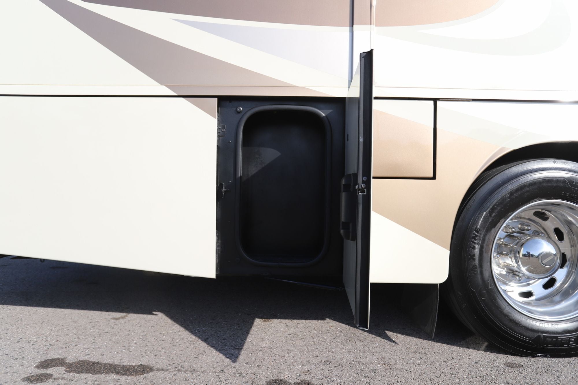 Used 2016 Winnebago Journey 40R Class A  For Sale