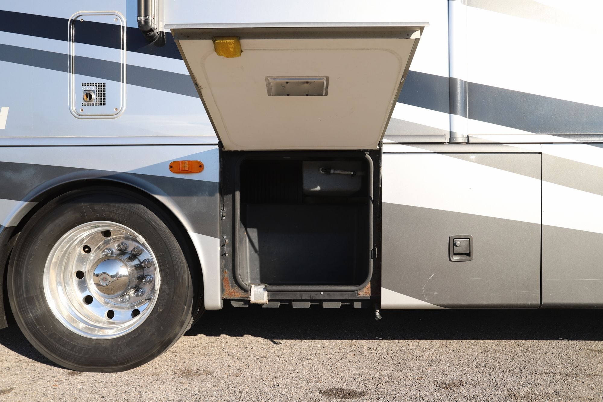 Used 2005 Fleetwood Excursion 39S Class A  For Sale