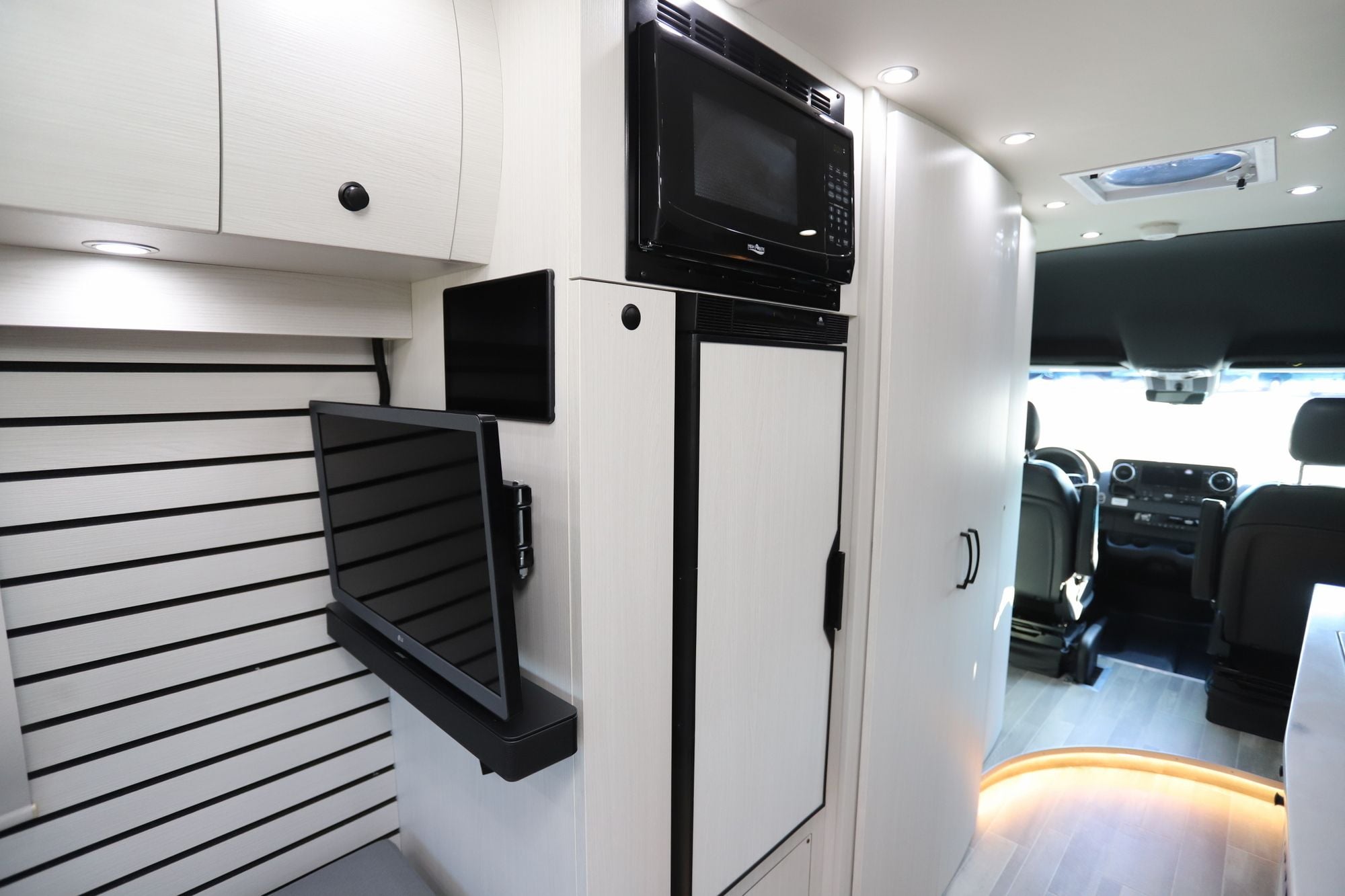 Used 2025 Pleasure-Way Plateau TW Class B  For Sale