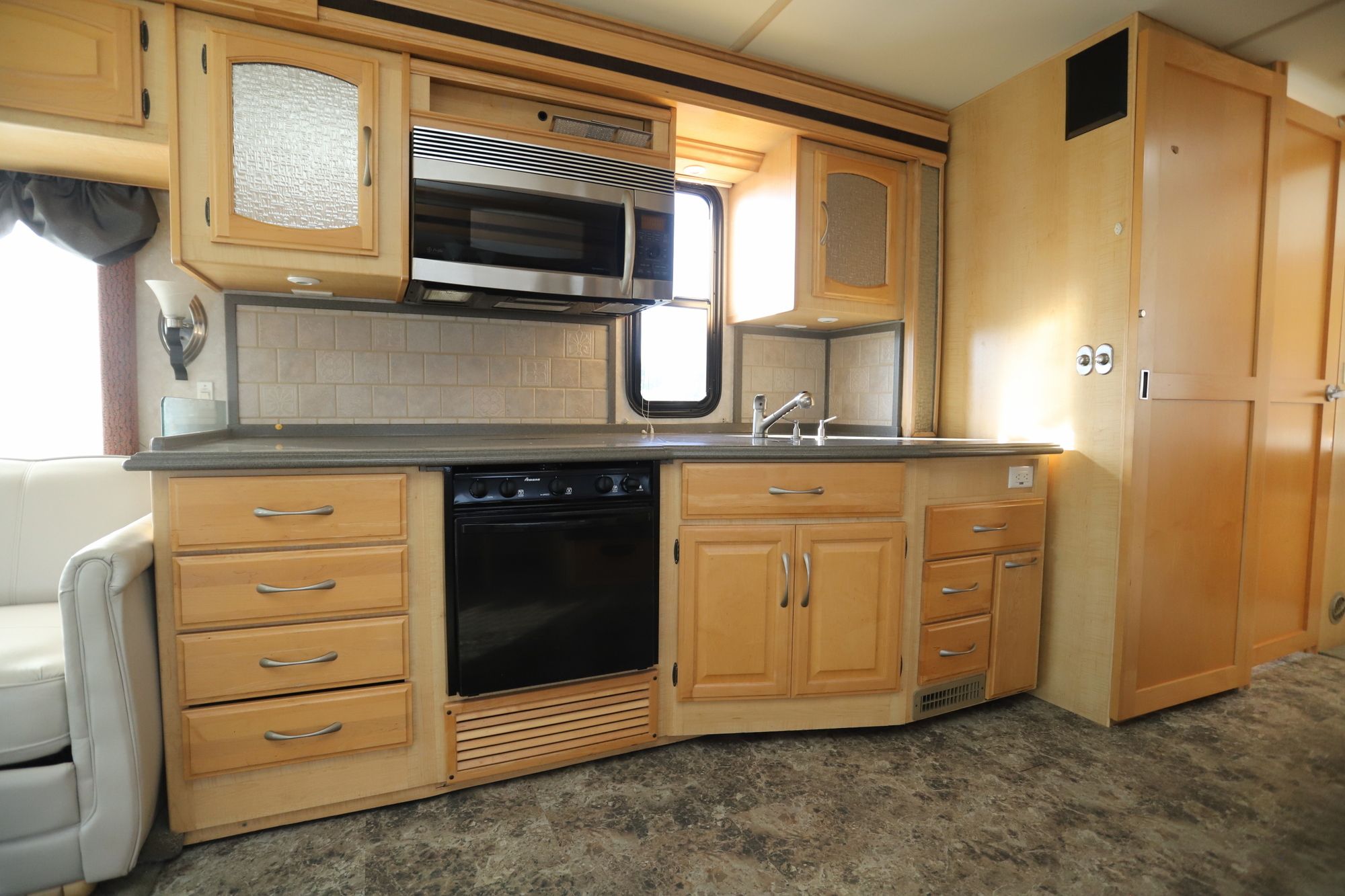 Used 2005 Fleetwood Excursion 39S Class A  For Sale