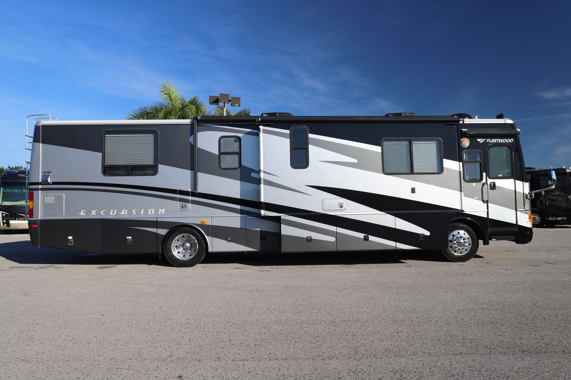 Used 2005 Fleetwood Excursion 39S Class A  For Sale