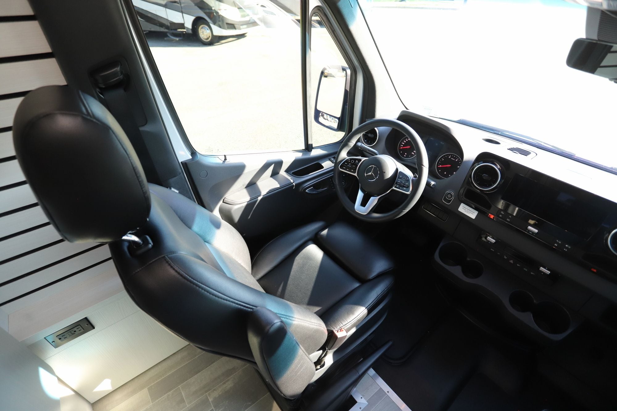 Used 2025 Pleasure-Way Plateau TW Class B  For Sale