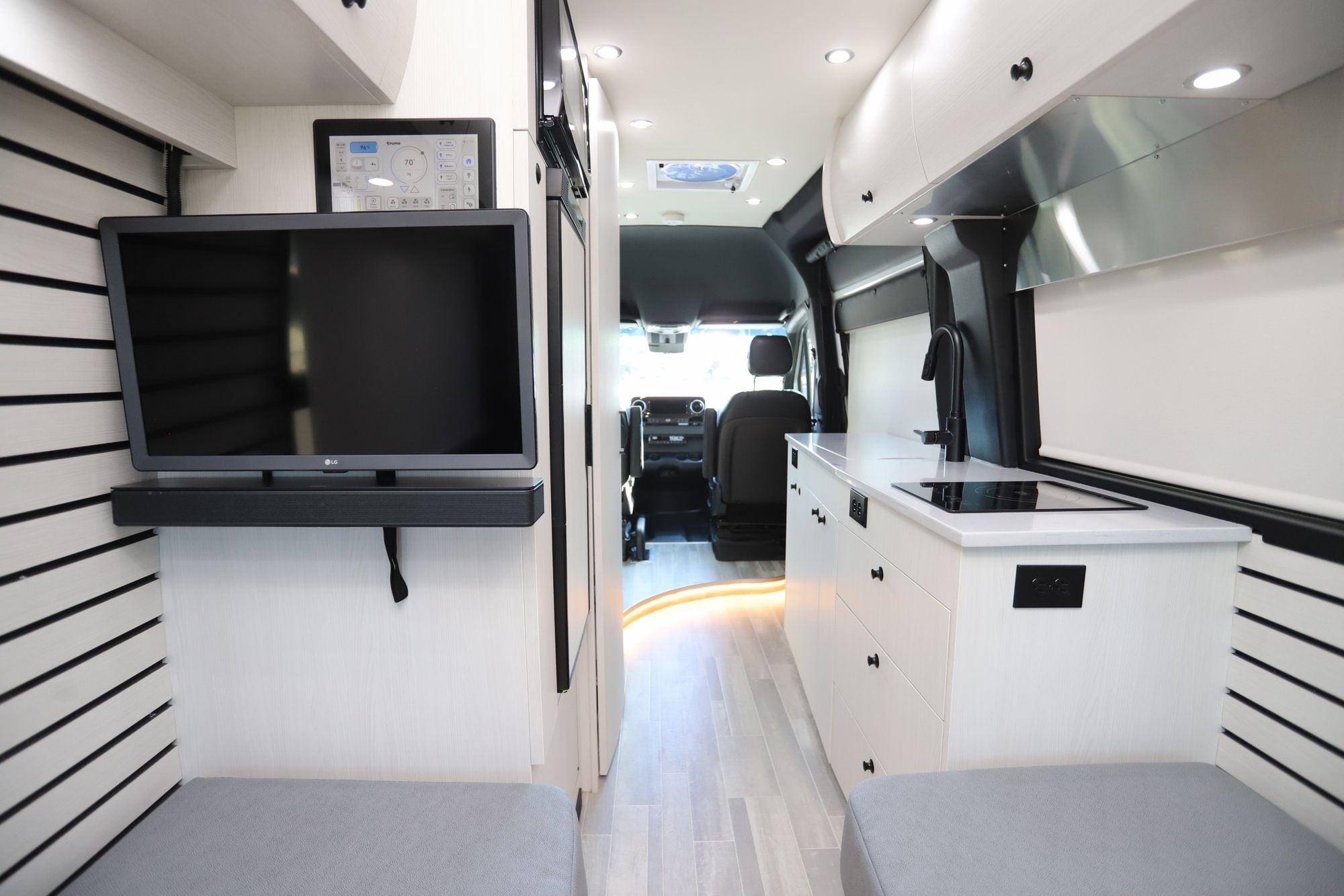 Used 2025 Pleasure-Way Plateau TW Class B  For Sale