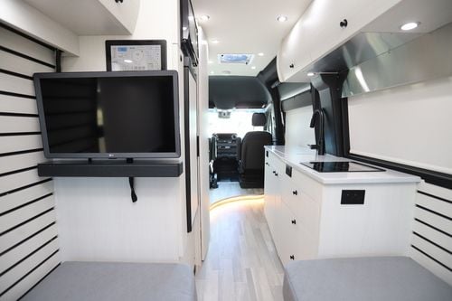 2025 Pleasure-Way Plateau TW