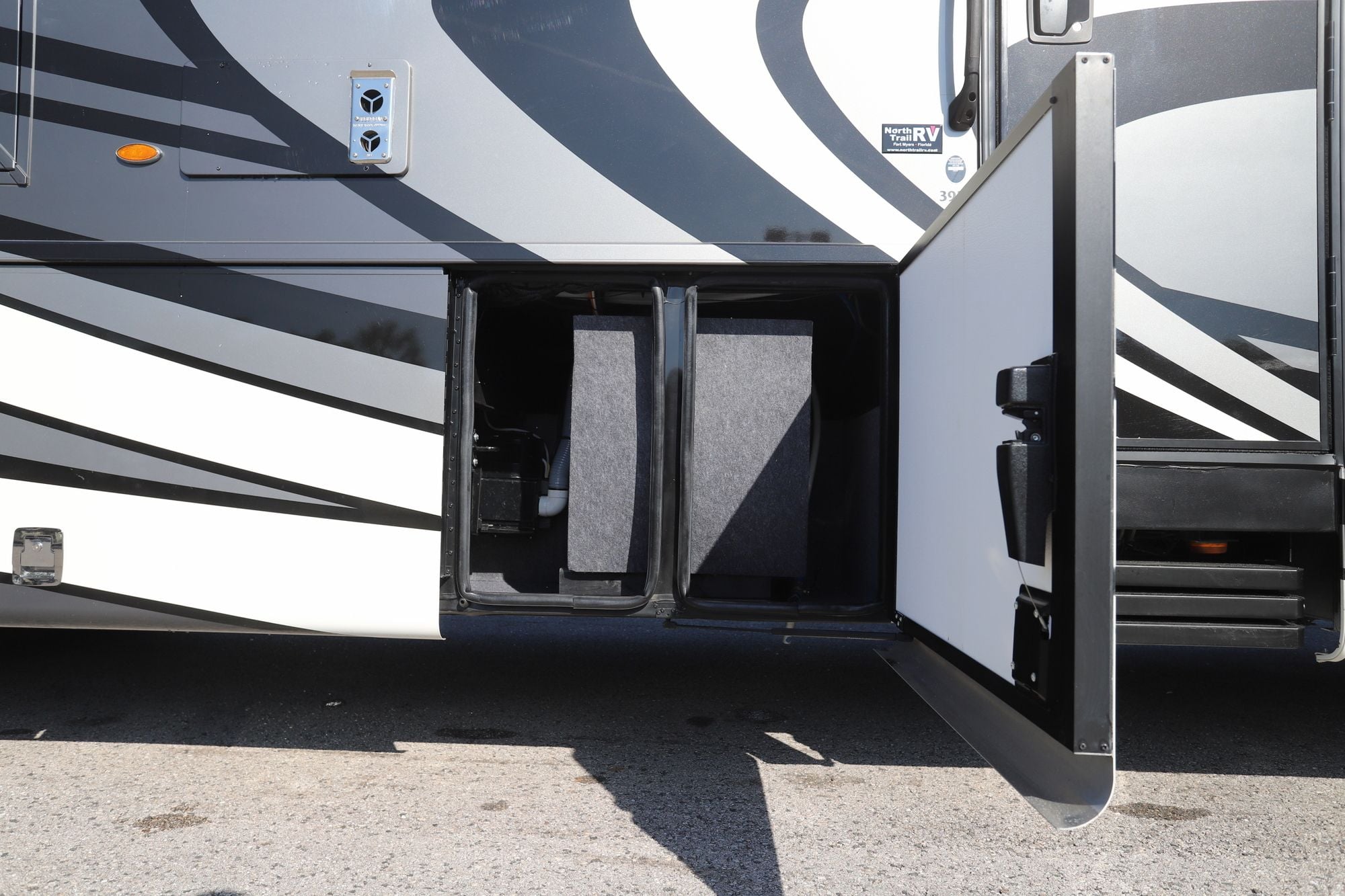 Used 2021 Newmar Canyon Star 3927 Class A  For Sale