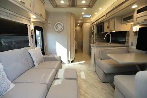 2021 Newmar Canyon Star 3927