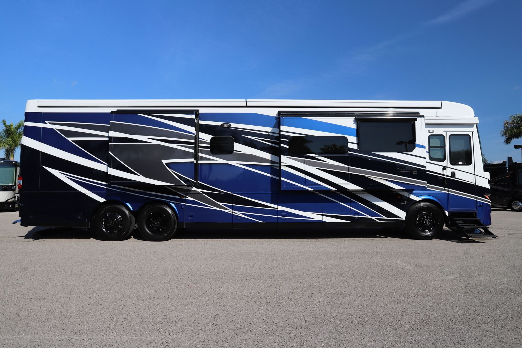 Used 2025 Newmar London Aire 4595 Class A  For Sale