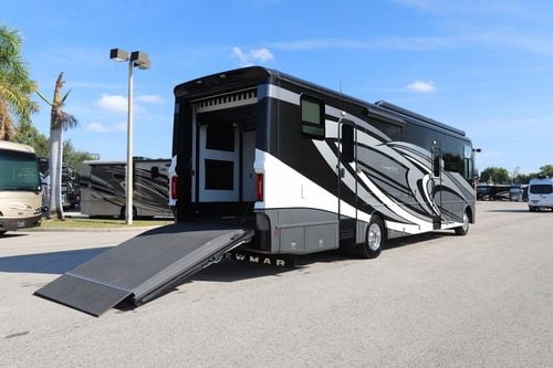 2021 Newmar Canyon Star 3927