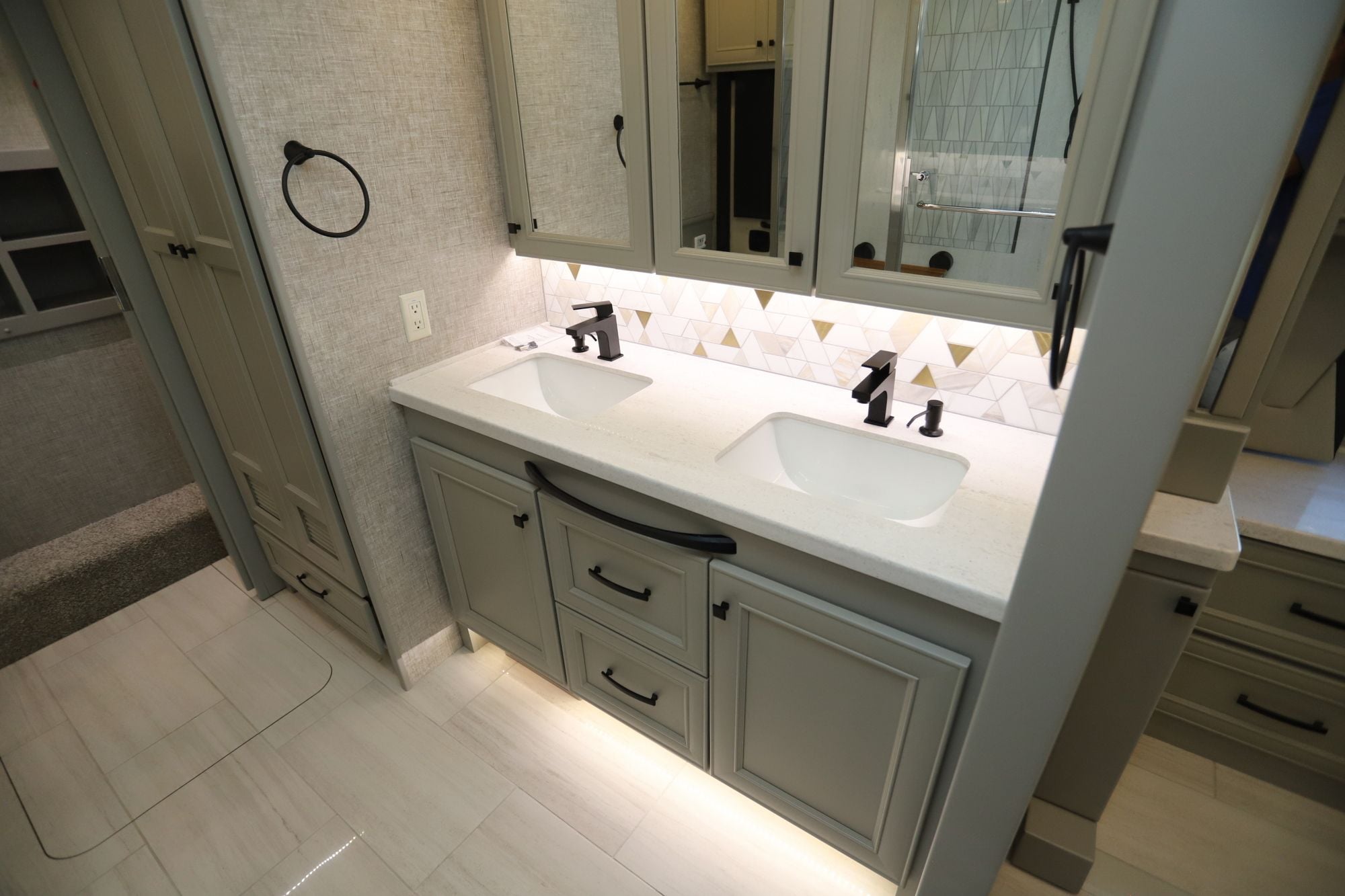 Used 2025 Tiffin Motor Homes Allegro Bus 45FP Class A  For Sale