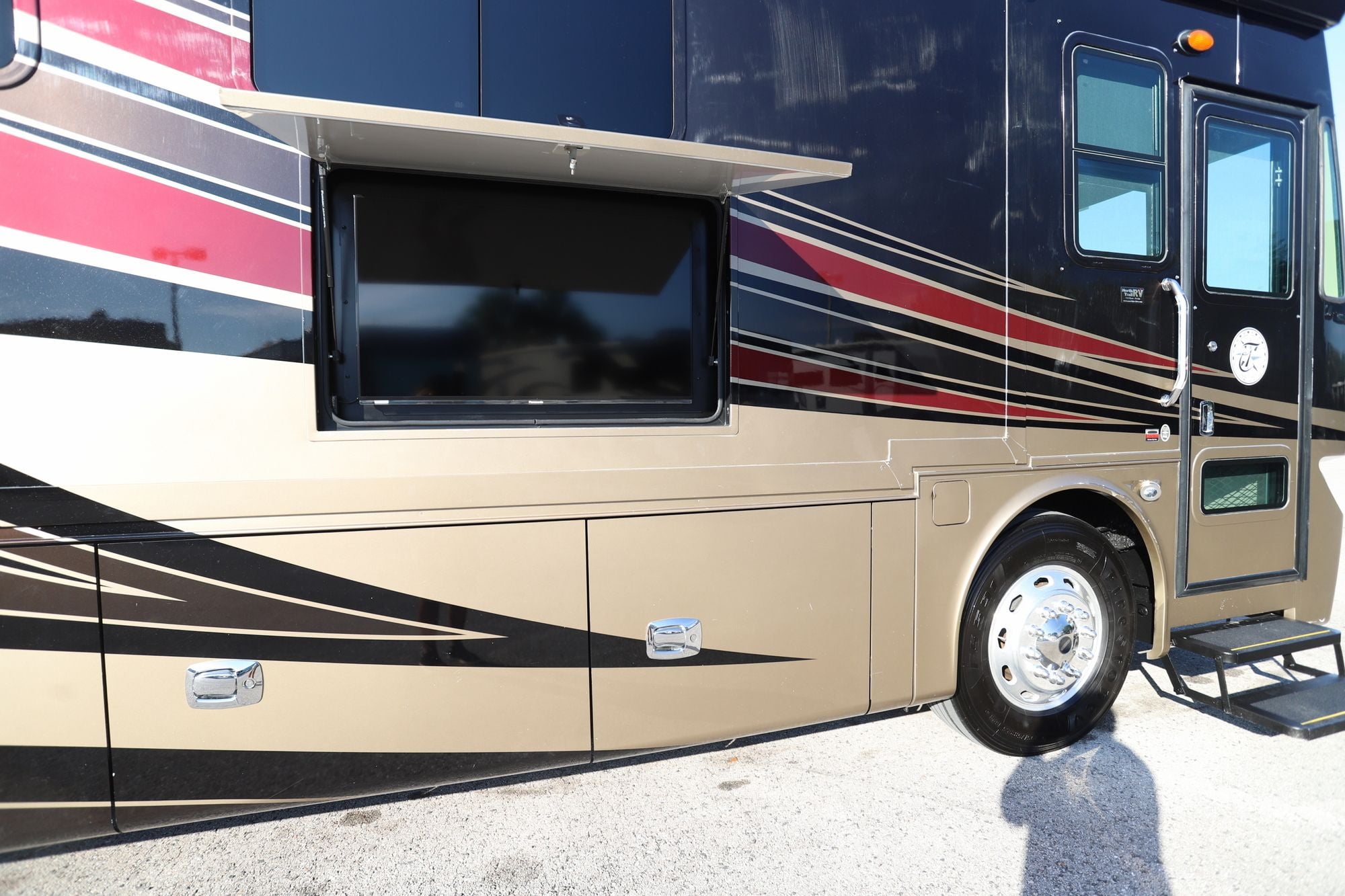 Used 2014 Tiffin Motor Homes Phaeton 42LH Class A  For Sale