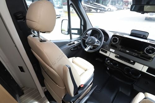 2026 Airstream Atlas AP Tommy Bahama