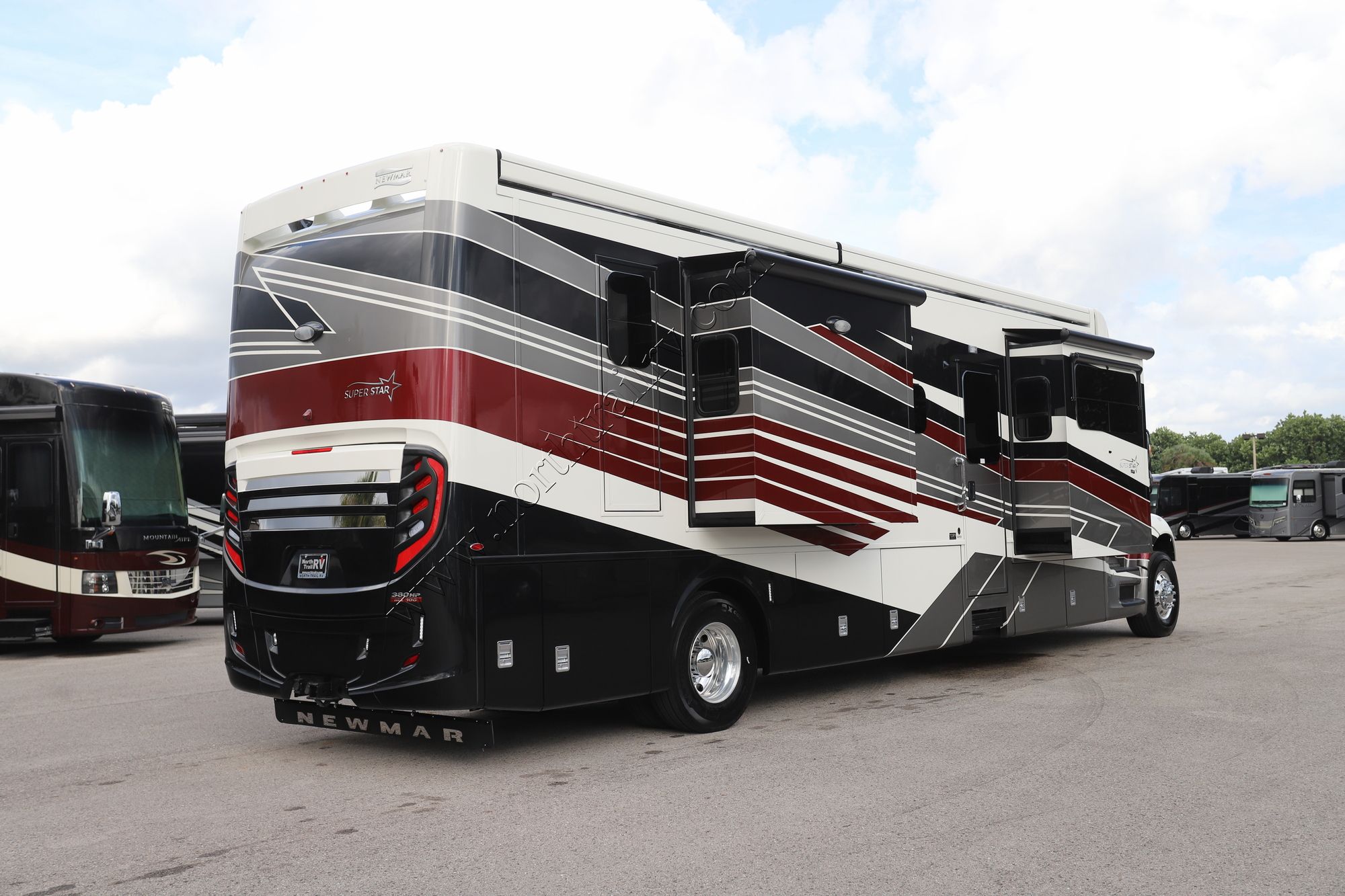 New 2026 Newmar Super Star 4059 Super C  For Sale