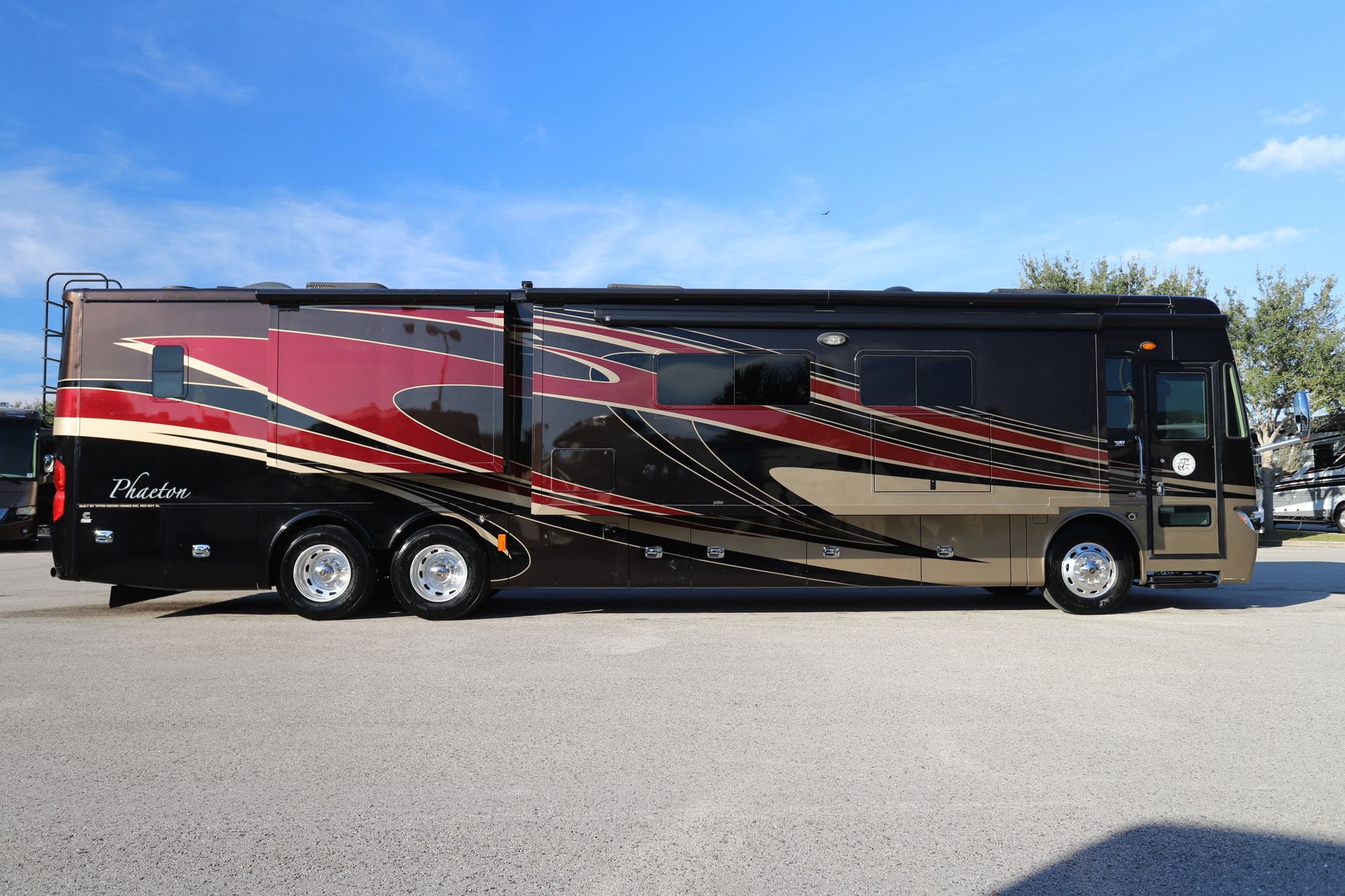 Used 2014 Tiffin Motor Homes Phaeton 42LH Class A  For Sale