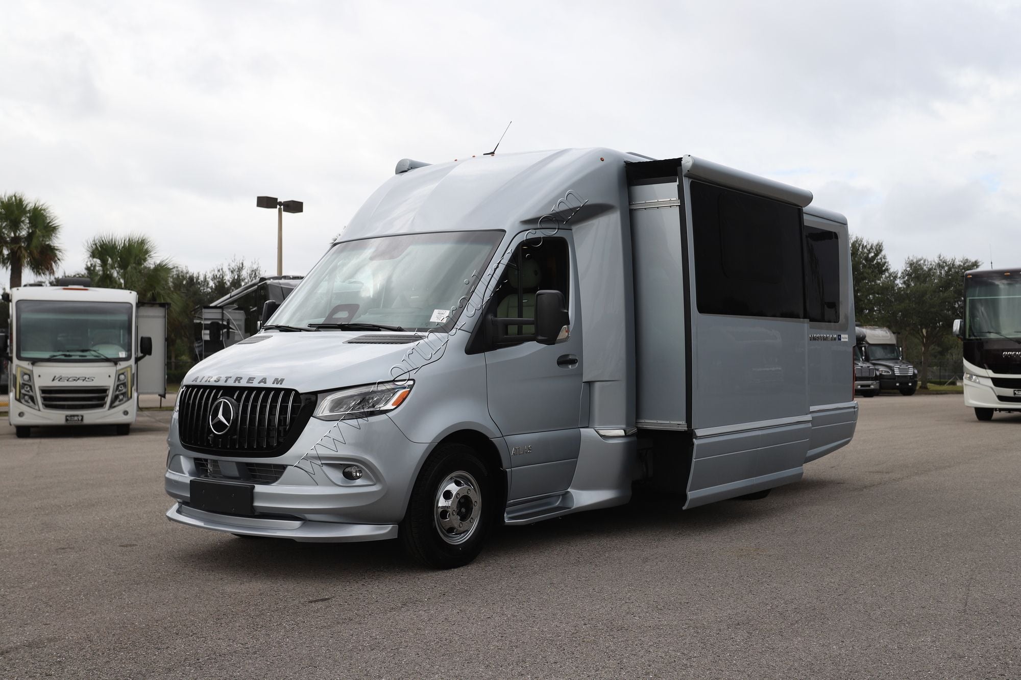 2026 Airstream Atlas AP Tommy Bahama Class C New For Sale