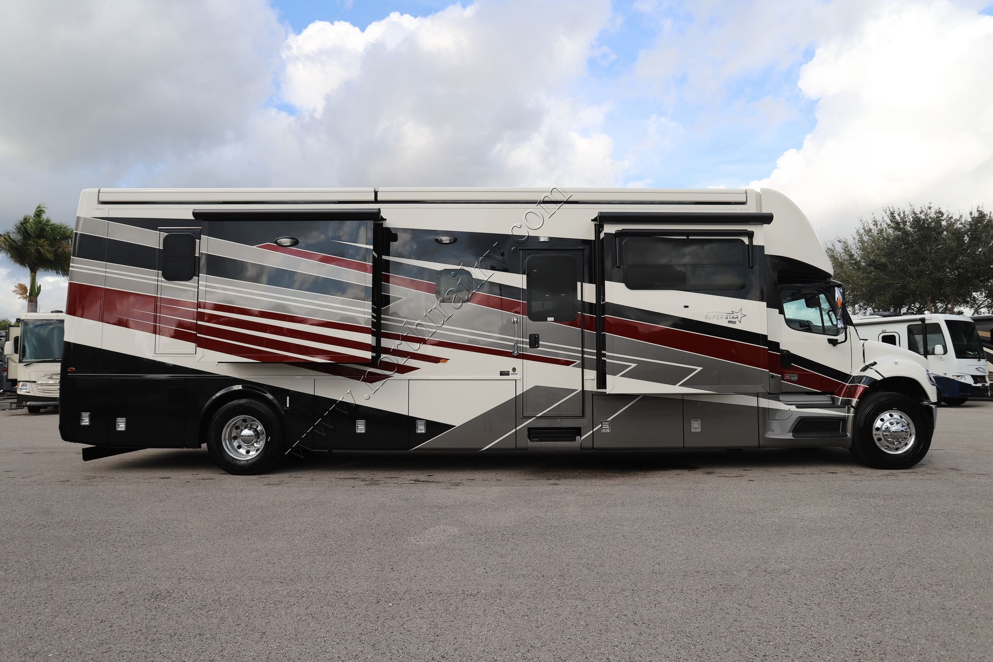 New 2026 Newmar Super Star 4059 Super C  For Sale
