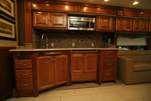 2014 Tiffin Motor Homes Phaeton 42LH