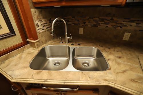 2014 Tiffin Motor Homes Phaeton 42LH