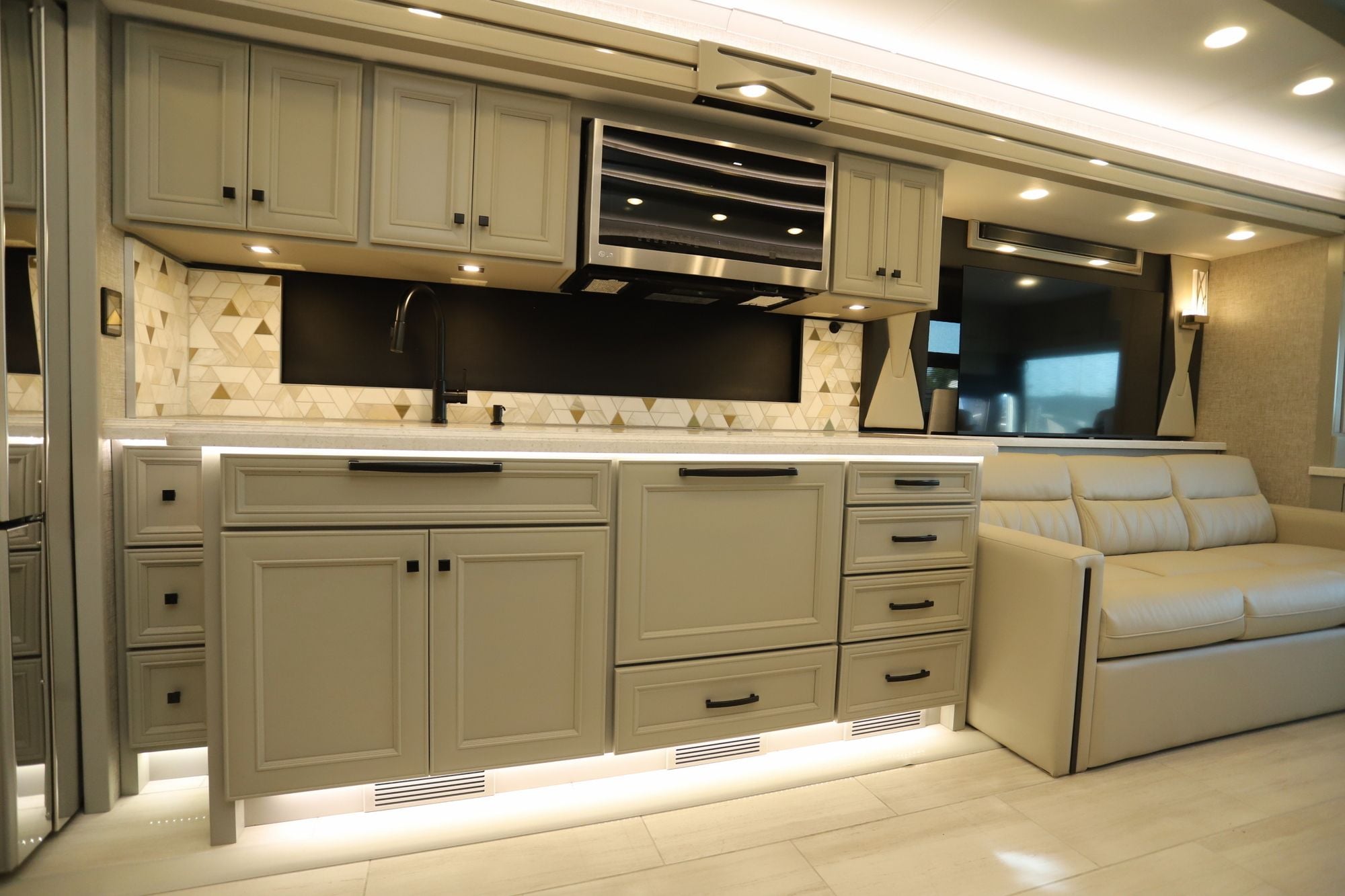 Used 2025 Tiffin Motor Homes Allegro Bus 45FP Class A  For Sale