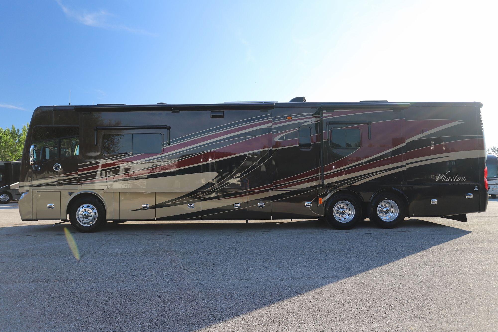 Used 2014 Tiffin Motor Homes Phaeton 42LH Class A  For Sale