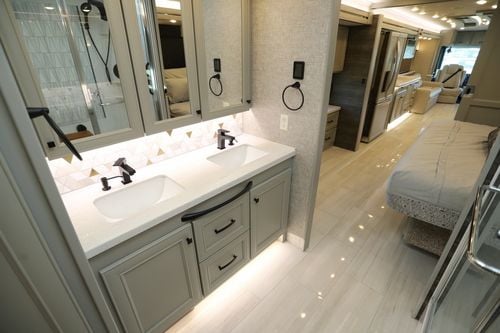 2025 Tiffin Motor Homes Allegro Bus 45FP