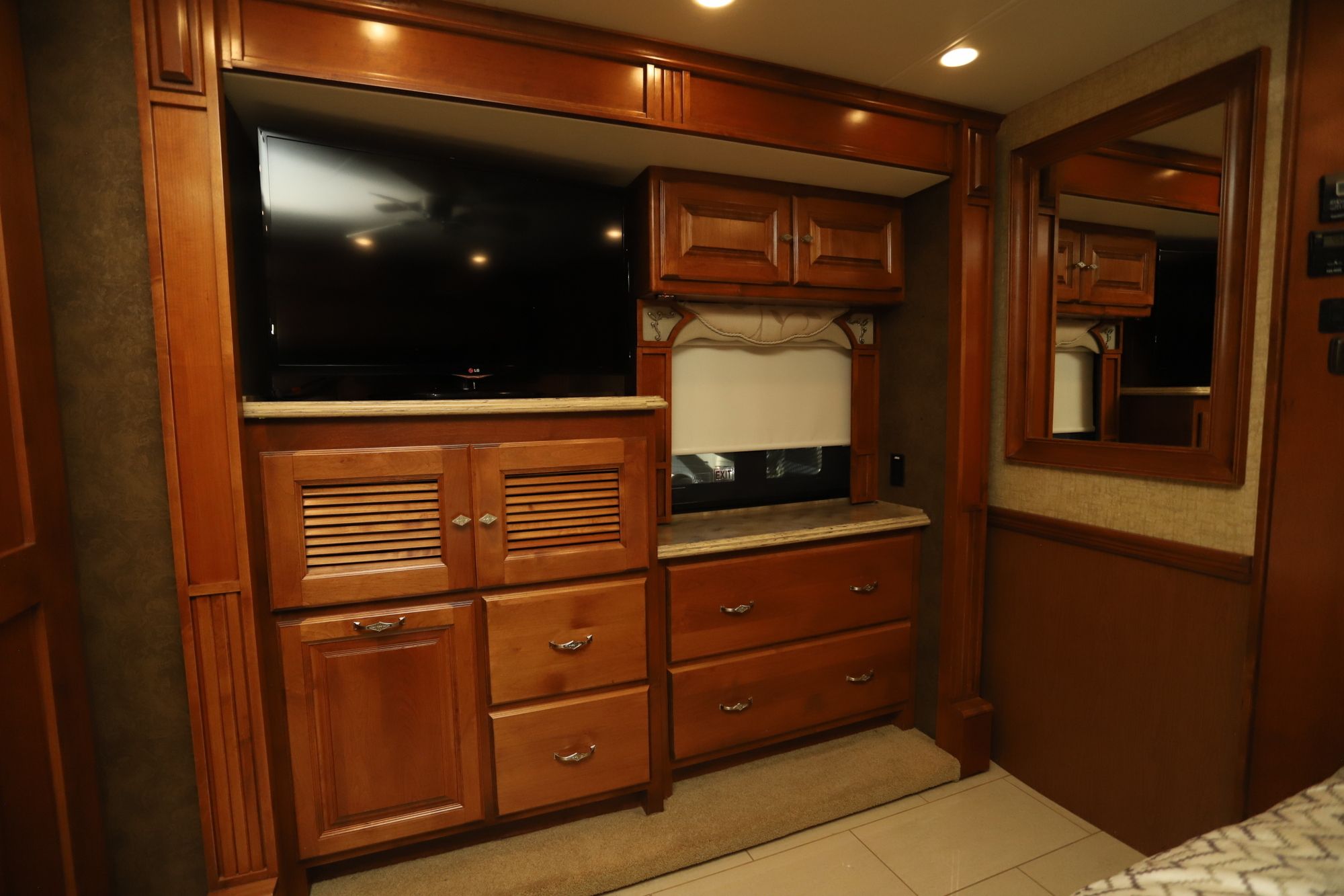 Used 2014 Tiffin Motor Homes Phaeton 42LH Class A  For Sale
