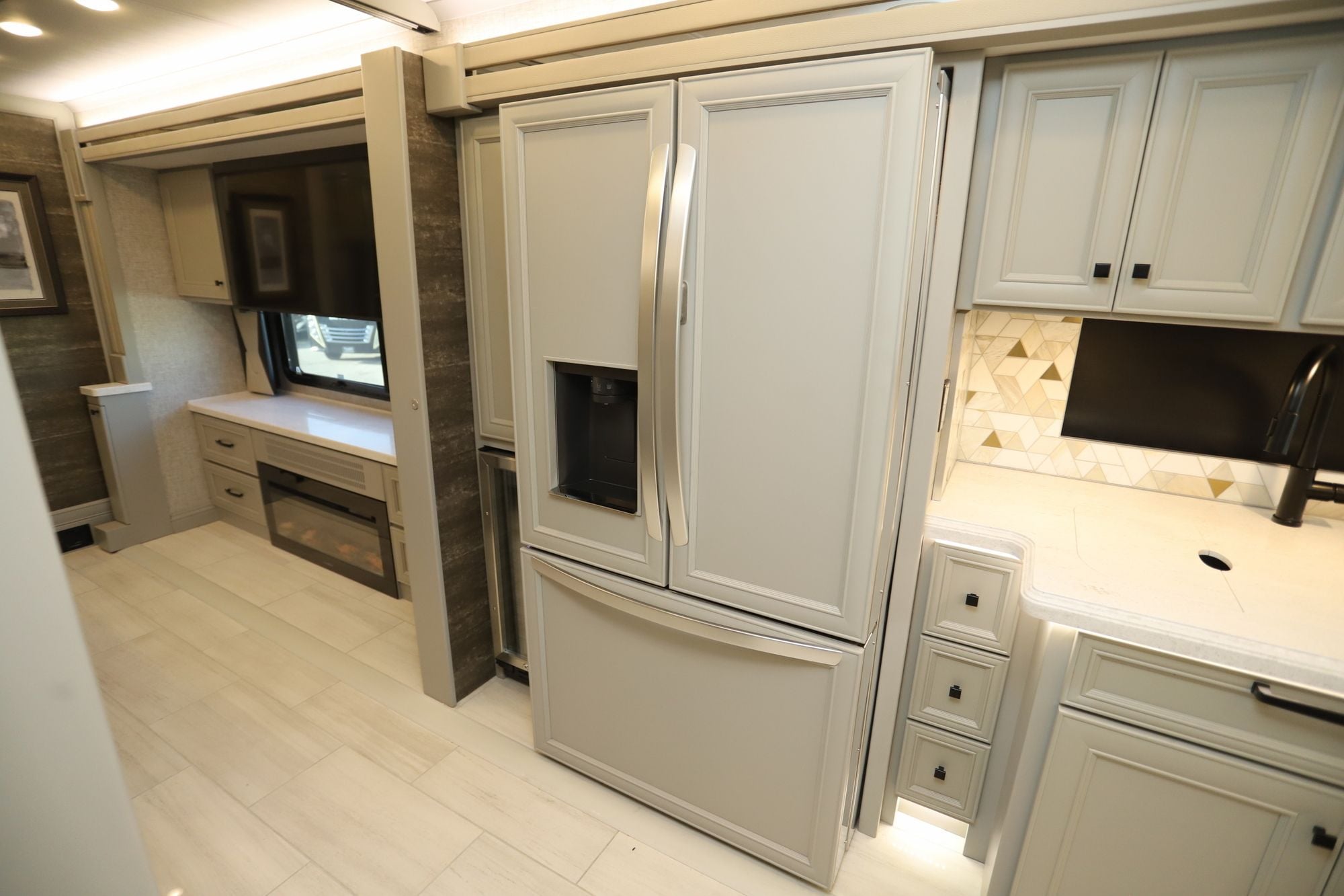 Used 2025 Tiffin Motor Homes Allegro Bus 45FP Class A  For Sale