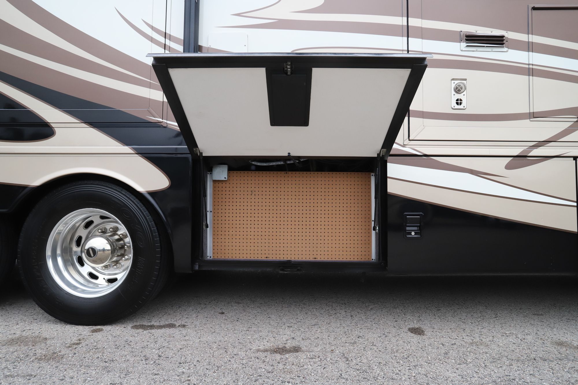 Used 2014 Newmar Ventana 4037 Class A  For Sale