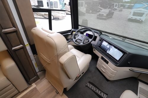 2025 Newmar Mountain Aire 4118