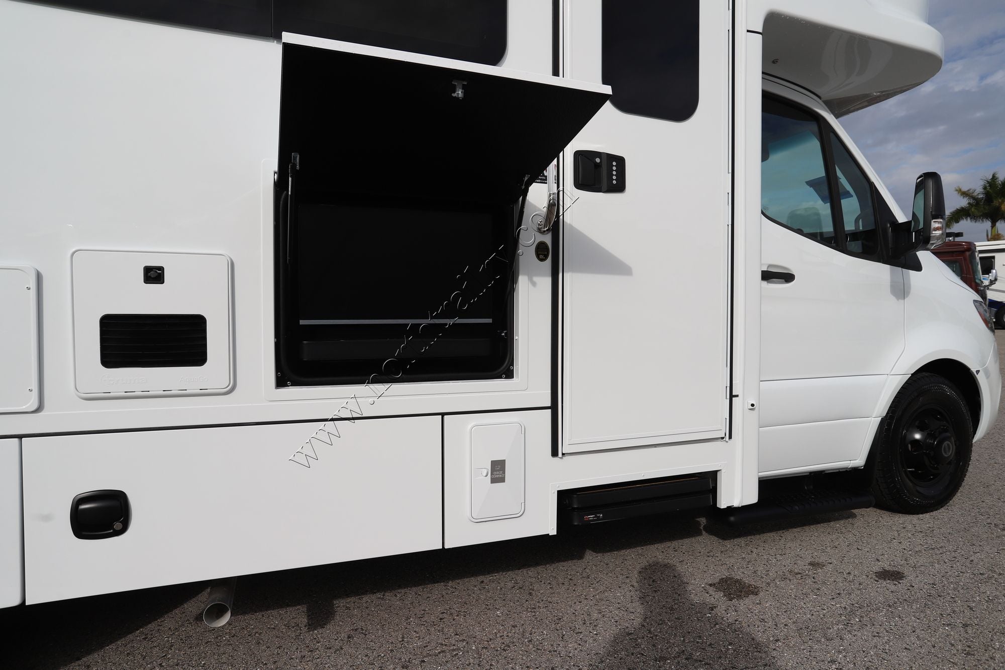 New 2026 Renegade Rv Vienna 25RMC Class C  For Sale