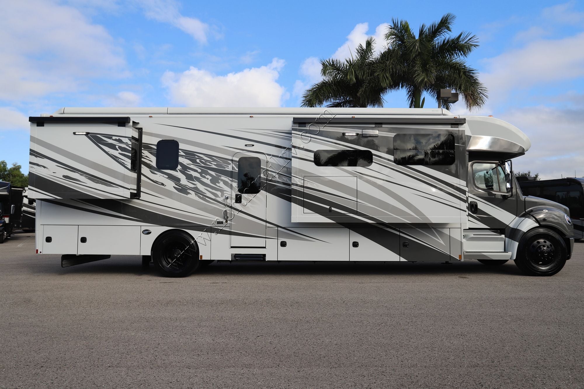 New 2026 Renegade Rv Verona Le 40LTS Super C  For Sale