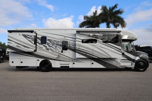 2026 Renegade Rv Verona Le 40LTS