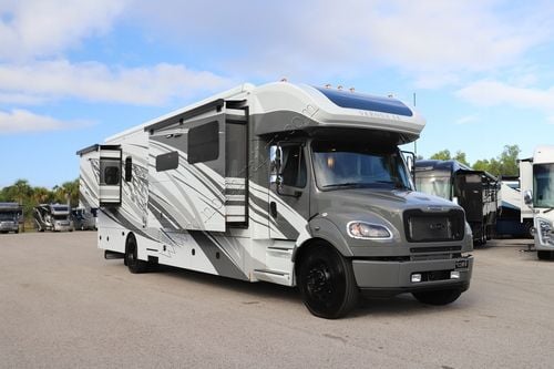 2026 Renegade Rv Verona Le 40LTS