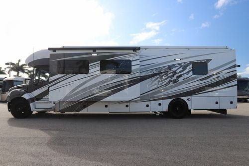 2026 Renegade Rv Verona Le 40LTS