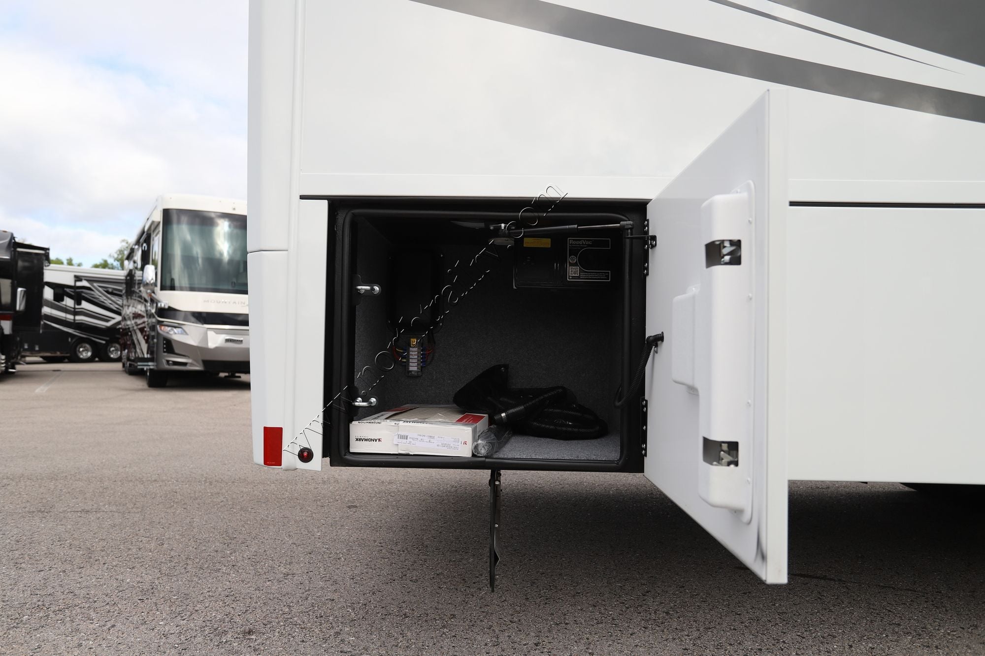 New 2026 Renegade Rv Verona Le 40LTS Super C  For Sale