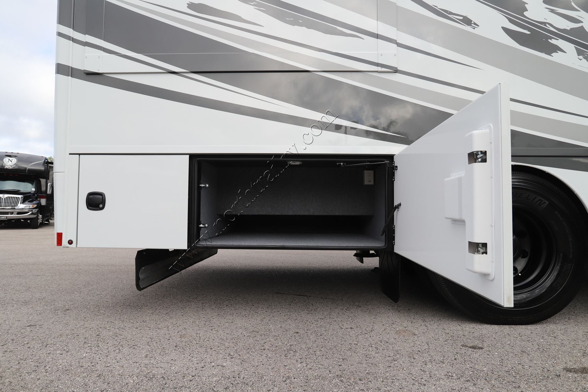 New 2026 Renegade Rv Verona Le 40LTS Super C  For Sale