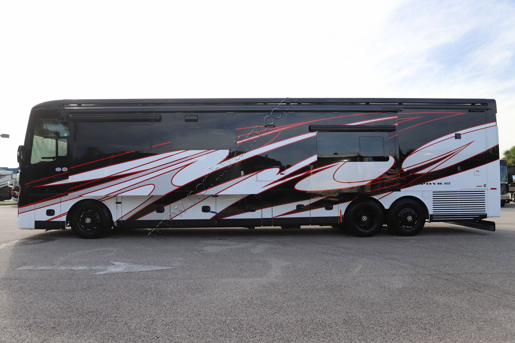 New 2026 Tiffin Motor Homes Zephyr 45FZ Class A  For Sale