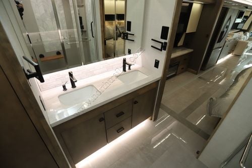 2026 Tiffin Motor Homes Zephyr 45FZ