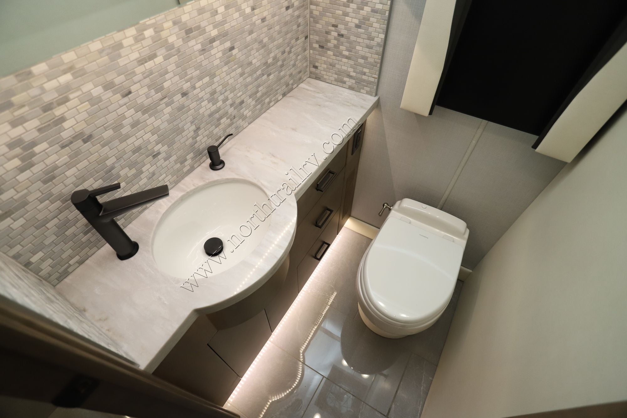 New 2026 Tiffin Motor Homes Zephyr 45FZ Class A  For Sale