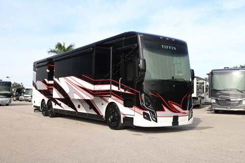 2026 Tiffin Motor Homes Zephyr 45FZ