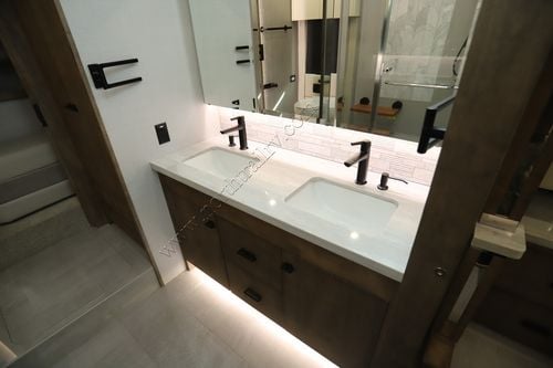 2026 Tiffin Motor Homes Zephyr 45FZ