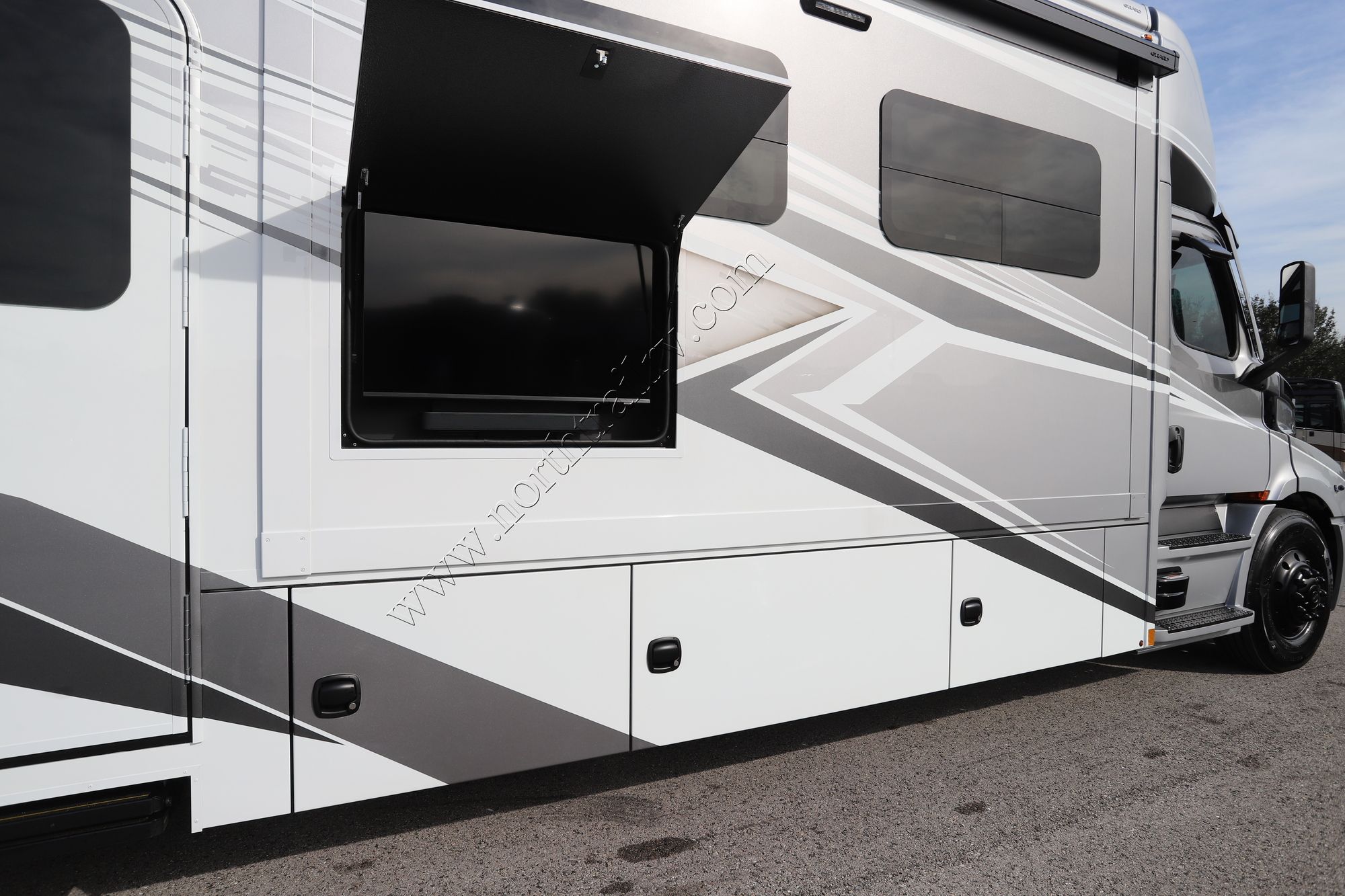 New 2026 Renegade Rv Explorer 40ERB Super C  For Sale