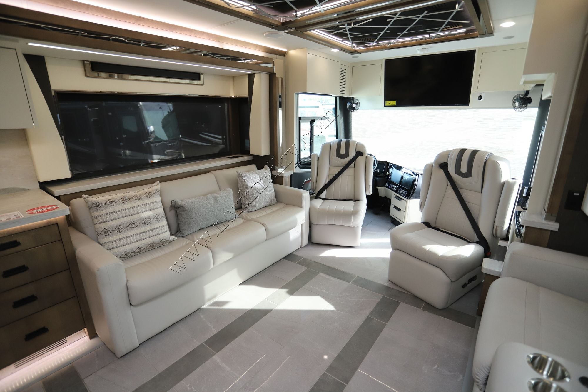New 2026 Tiffin Motor Homes Zephyr 45FZ Class A  For Sale