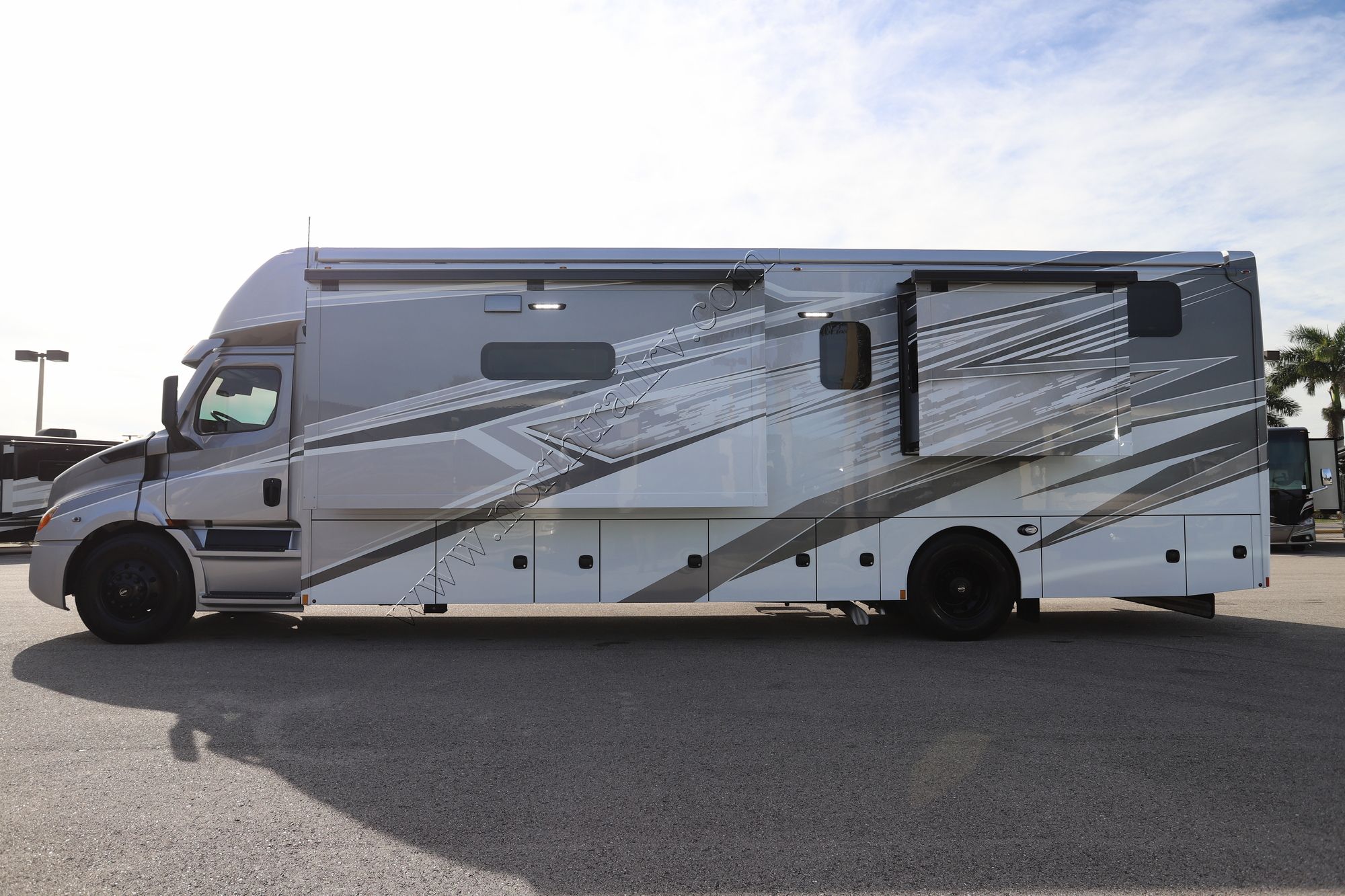 New 2026 Renegade Rv Explorer 40ERB Super C  For Sale