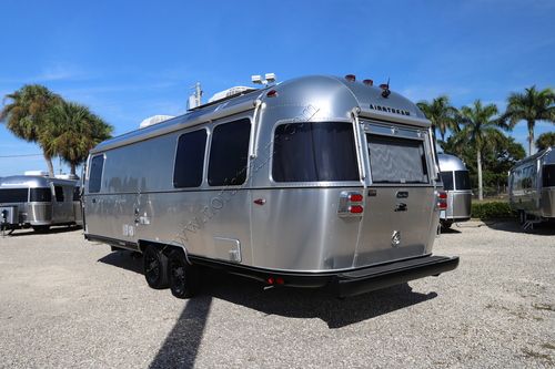 2025 Airstream Flying Cloud 27FB Travel Trailer
