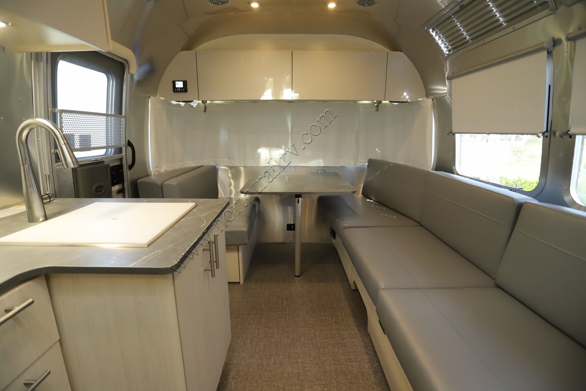 New 2026 Airstream Flying Cloud 25FB Travel Trailer  For Sale